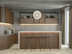 مطابخ مودرن الرياض: أفكار تصميم وخامات وألوان حديثة مطبخ مودرن بخزائن خشبية وتصميم بسيط